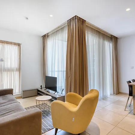 Beautiful 2 Bedroom With Balcony In Centre Appartamento Sliema