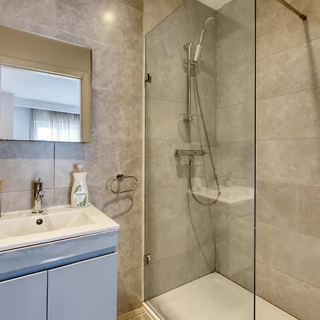 Beautiful 2 Bedroom With Balcony In Centre Sliema