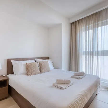 Beautiful 2 Bedroom With Balcony In Centre Appartamento Sliema