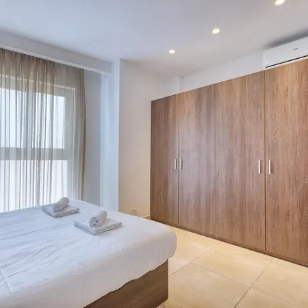Appartamento Beautiful 2 Bedroom With Balcony In Centre Sliema