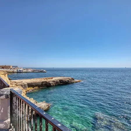 Apartmán Beautiful 2 Bedroom With Balcony In Centre Sliema