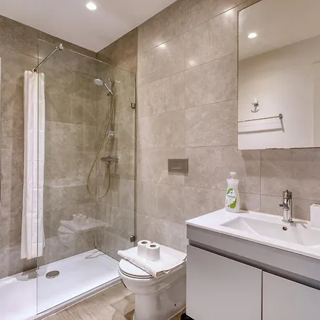 Appartamento Beautiful 2 Bedroom With Balcony In Centre